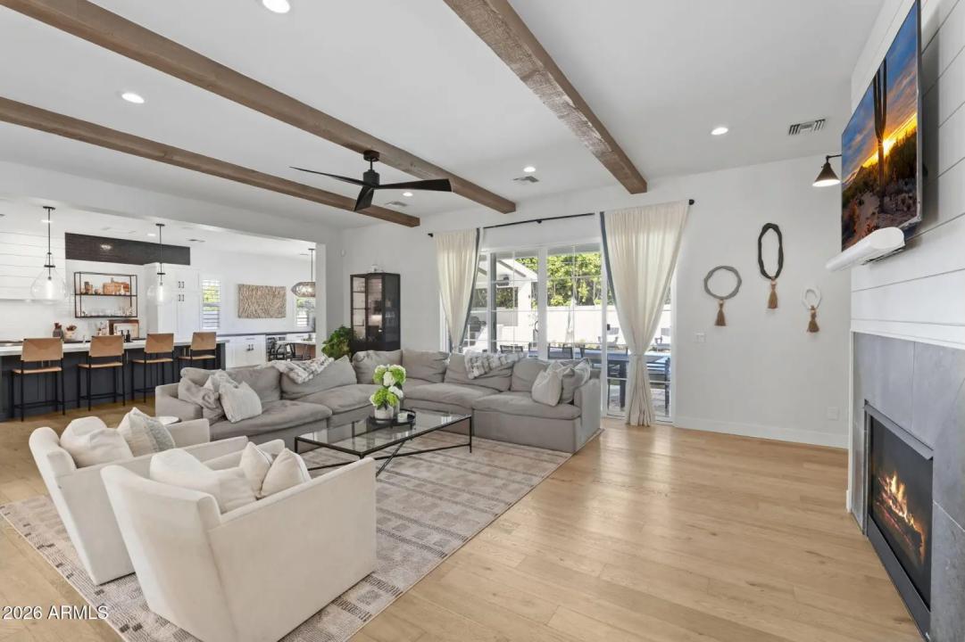 Real Estate Picture 9