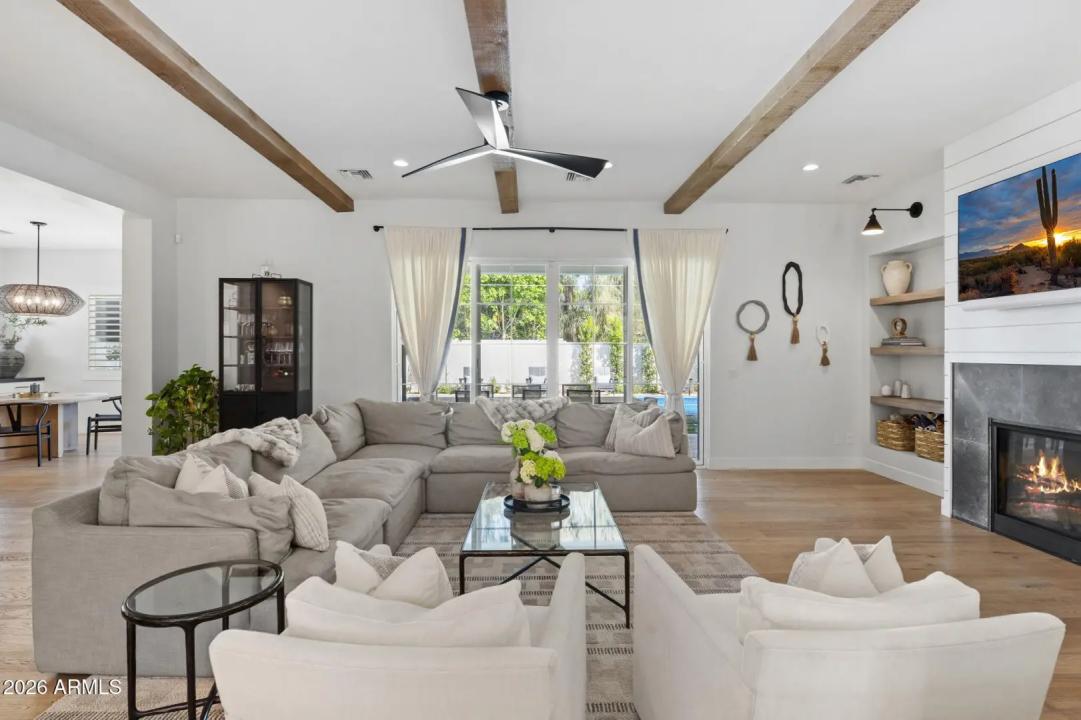 Real Estate Picture 11