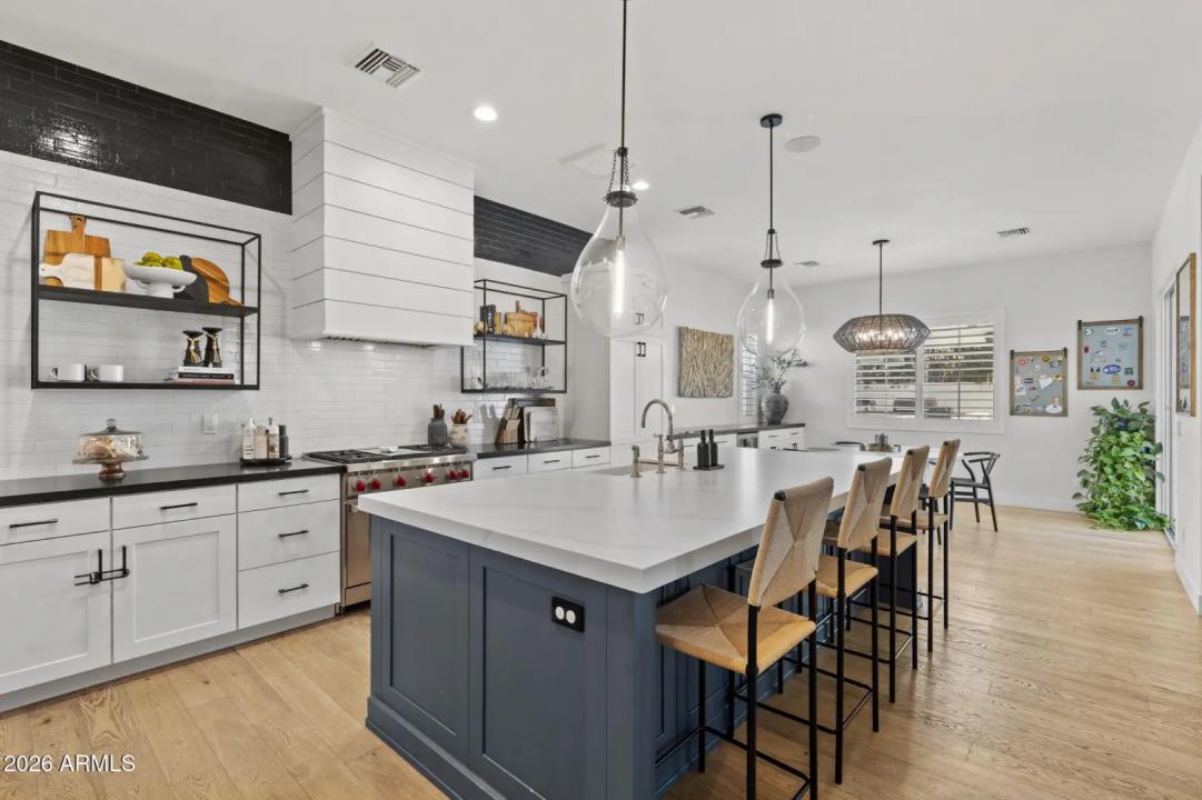 Real Estate Picture 13