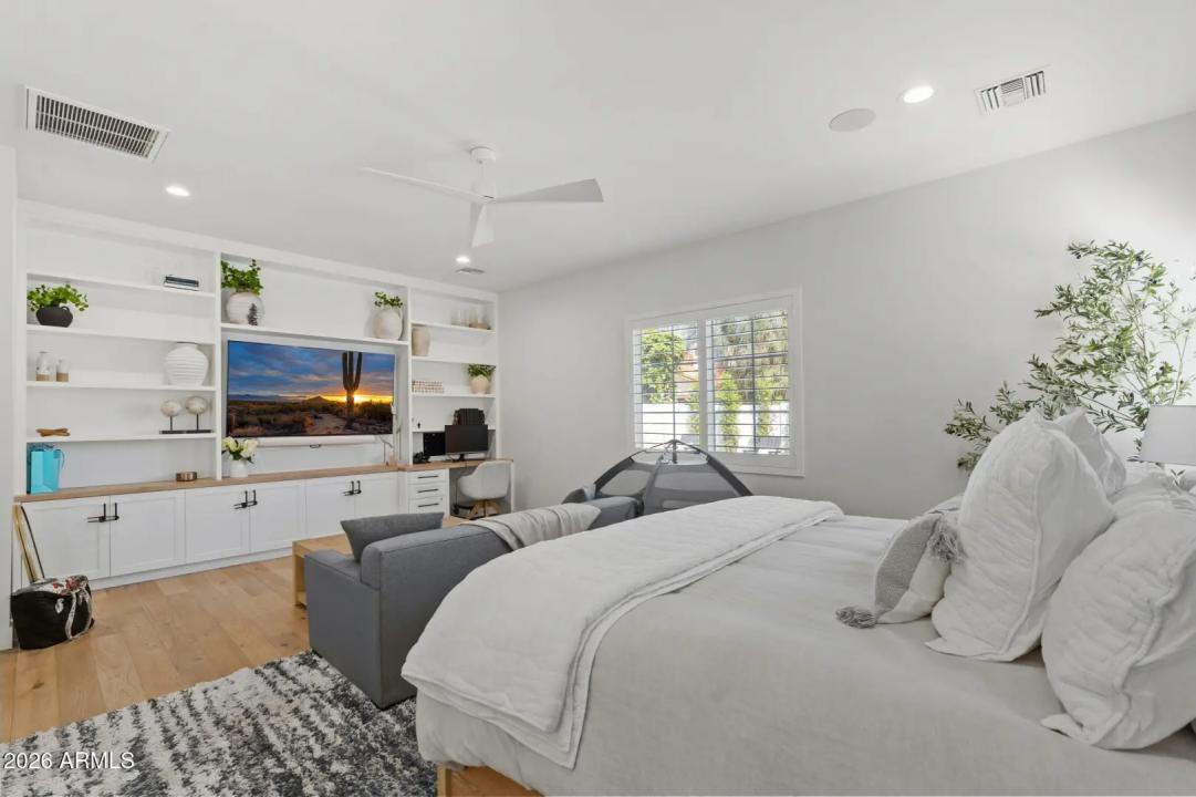 Real Estate Picture 19