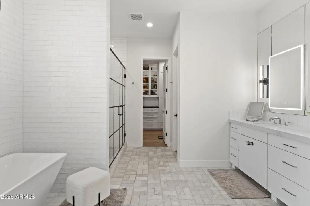 Real Estate Picture 20