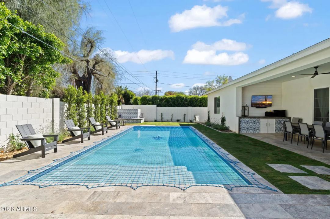 Real Estate Picture 3