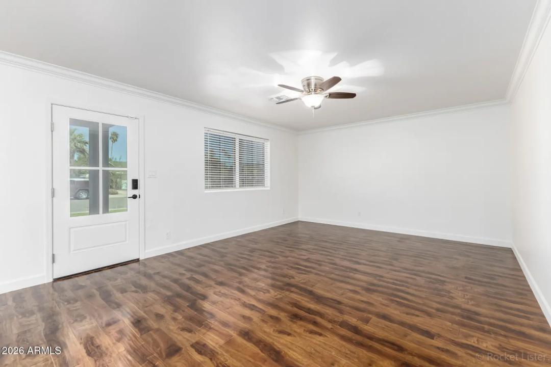 Real Estate Picture 3