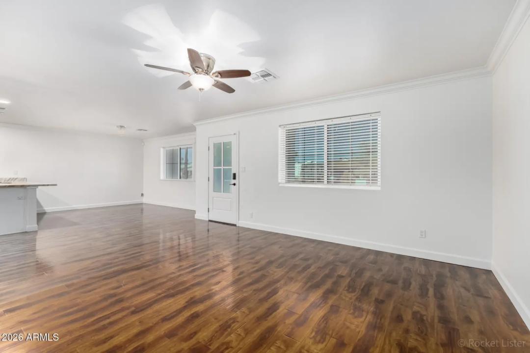 Real Estate Picture 4