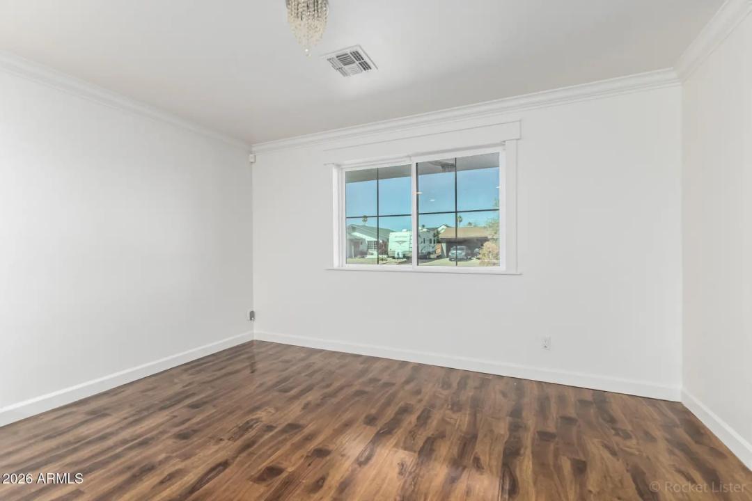 Real Estate Picture 5