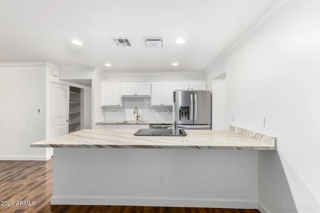 Real Estate Picture 6