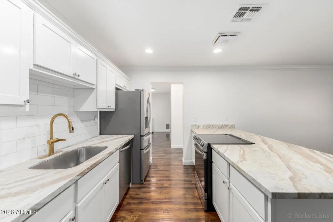 Real Estate Picture 7