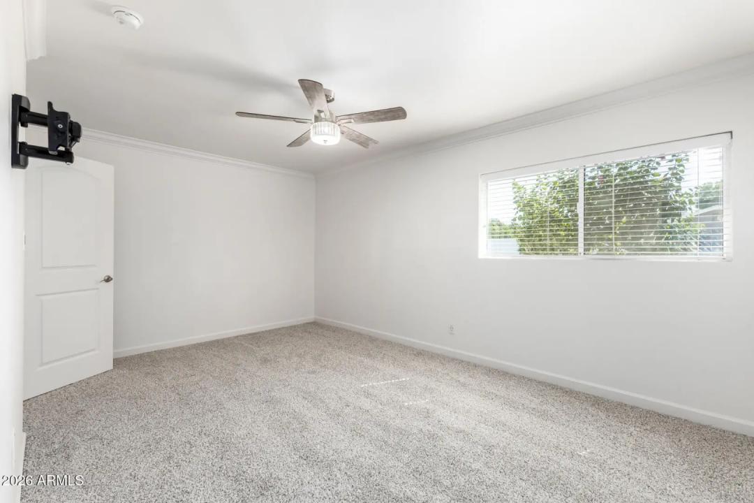 Real Estate Picture 11