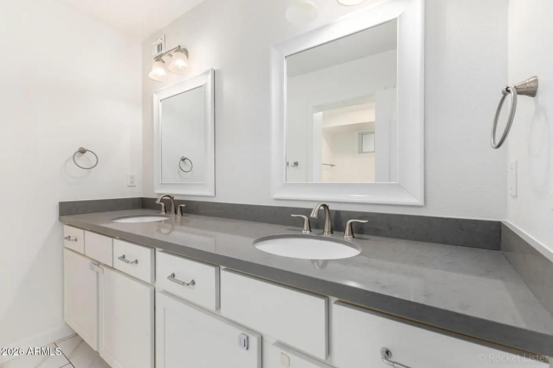 Real Estate Picture 12