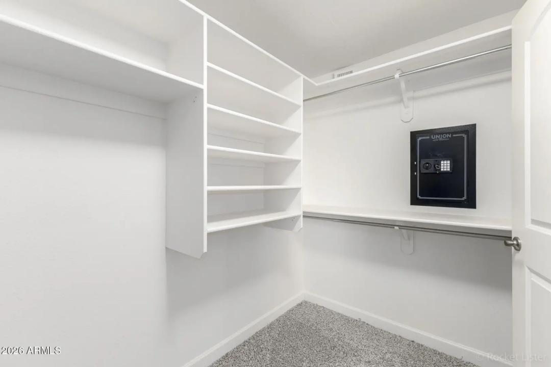 Real Estate Picture 16