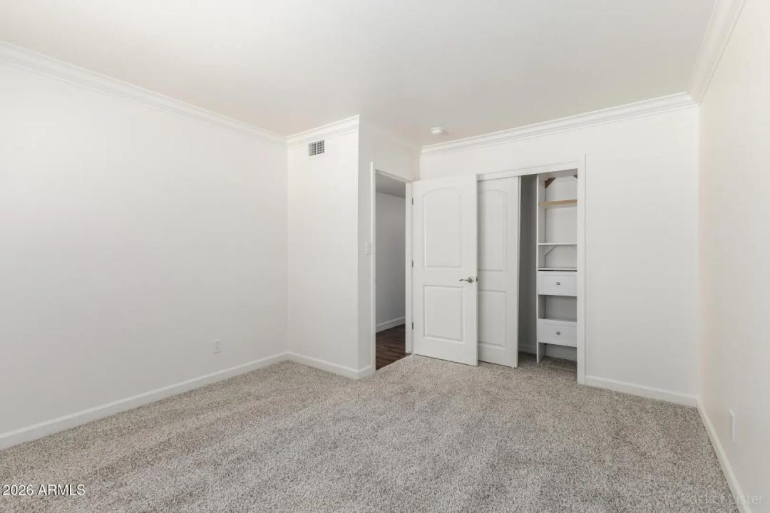 Real Estate Picture 18