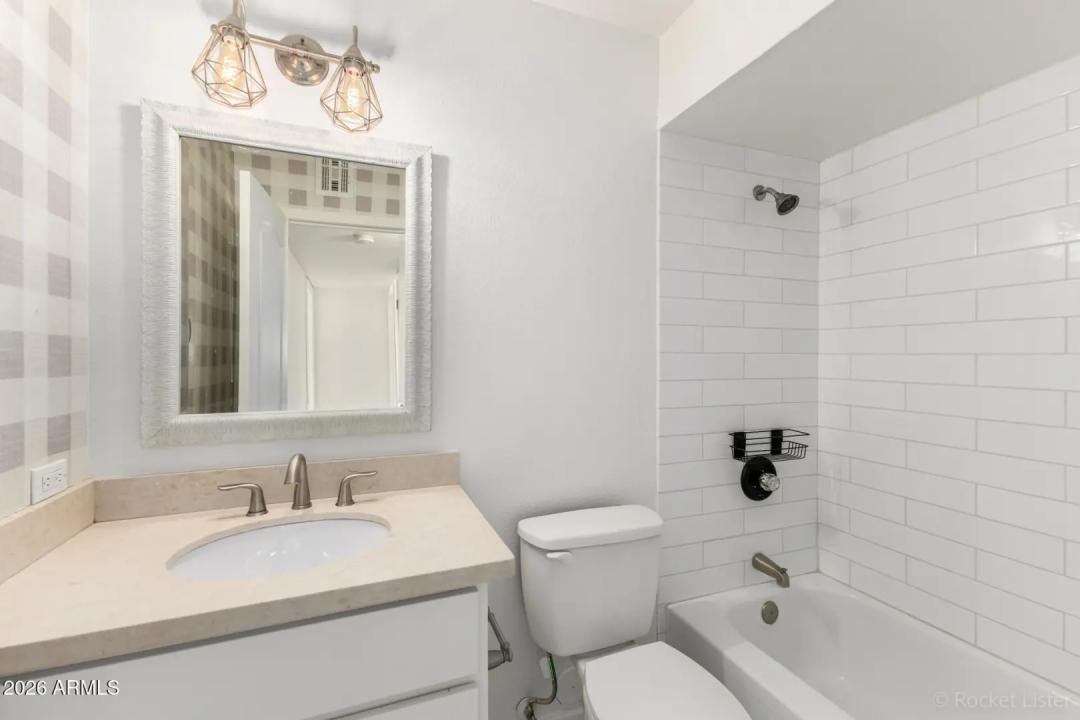 Real Estate Picture 20