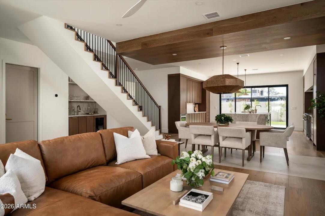 Real Estate Picture 4