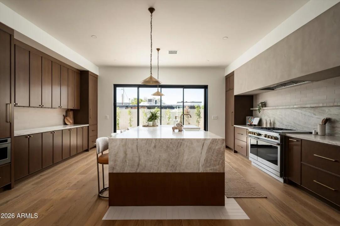 Real Estate Picture 13