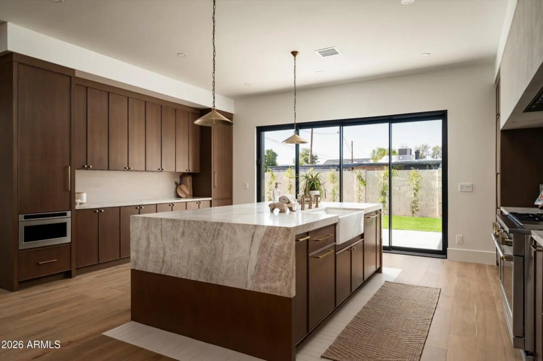 Real Estate Picture 18