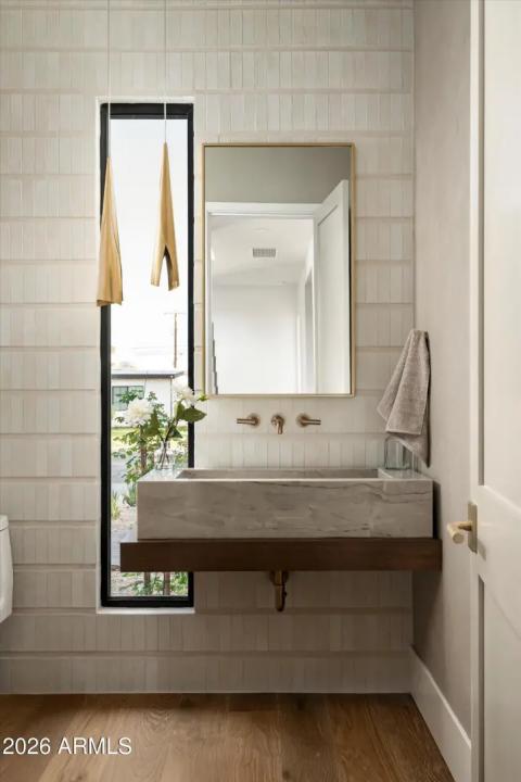 Real Estate Picture 22