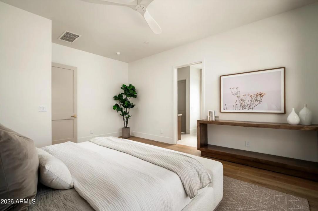 Real Estate Picture 24