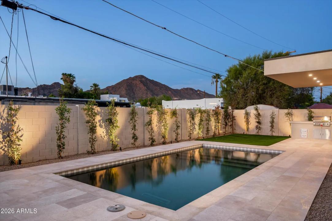 Real Estate Picture 50