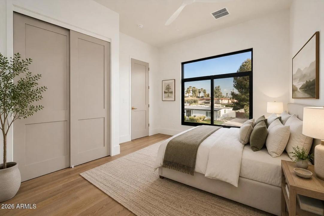 Real Estate Picture 43