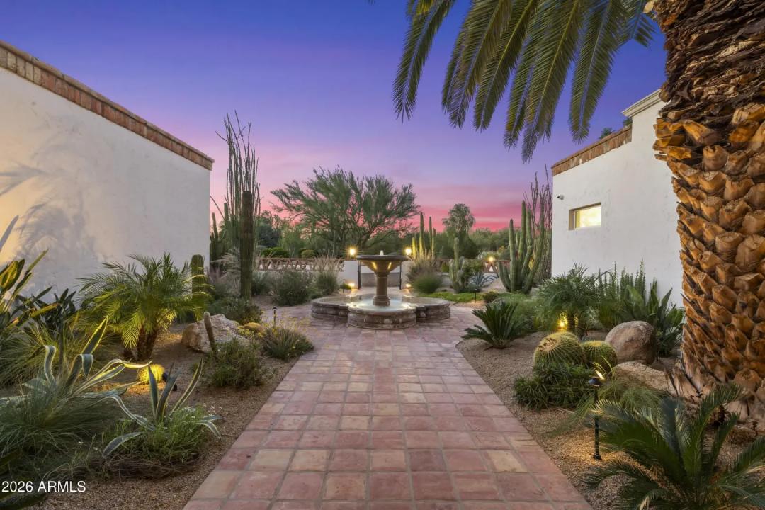 Real Estate Picture 3