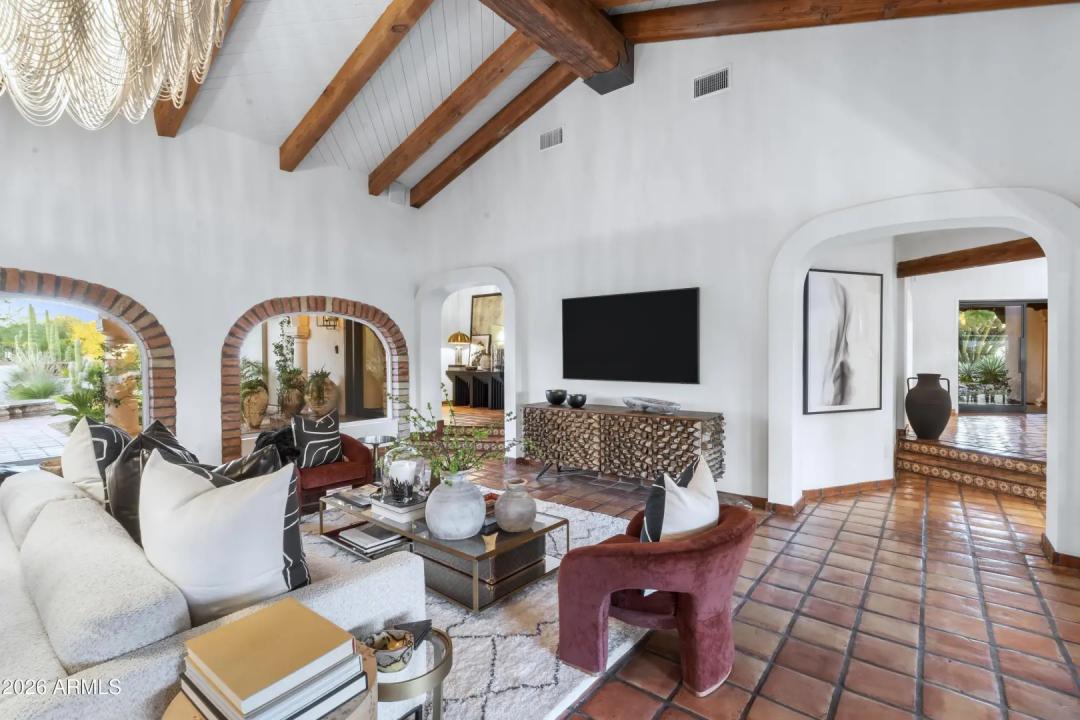 Real Estate Picture 9