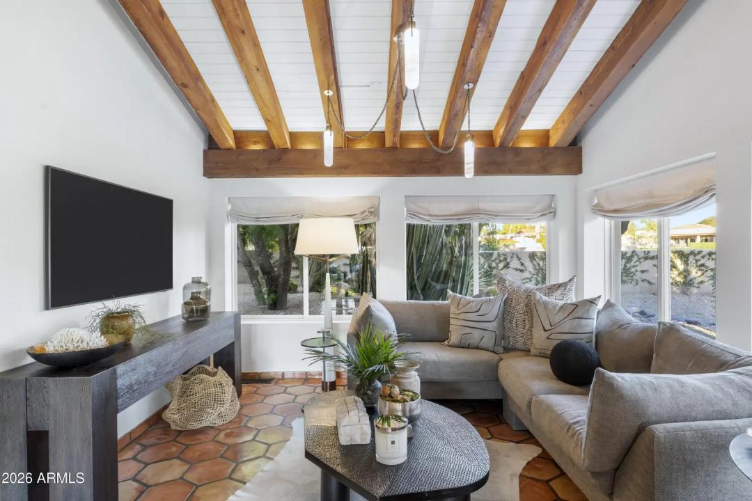 Real Estate Picture 16