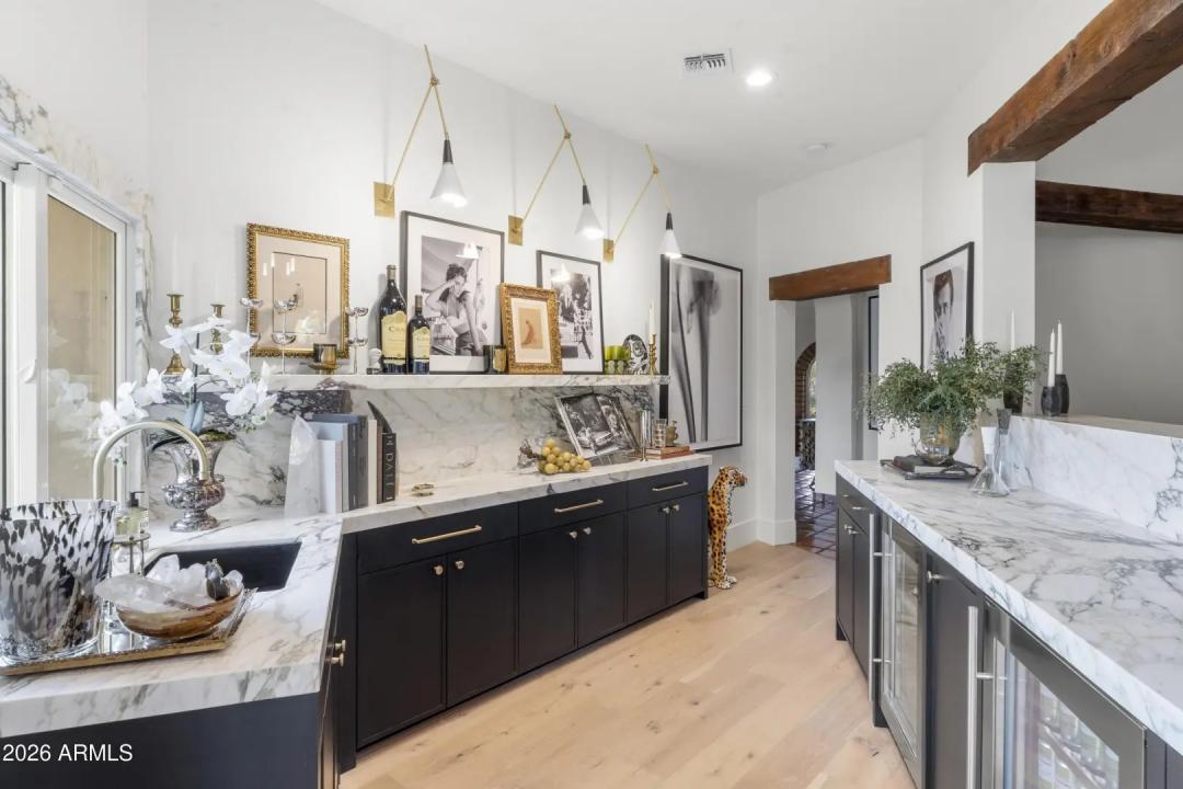 Real Estate Picture 17