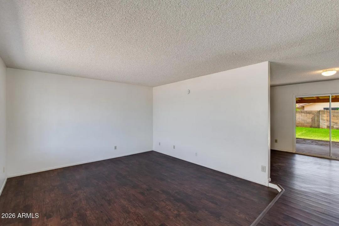 Real Estate Picture 3