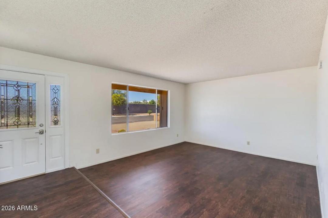 Real Estate Picture 4