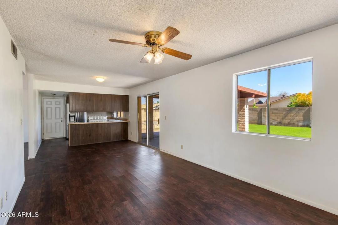 Real Estate Picture 5