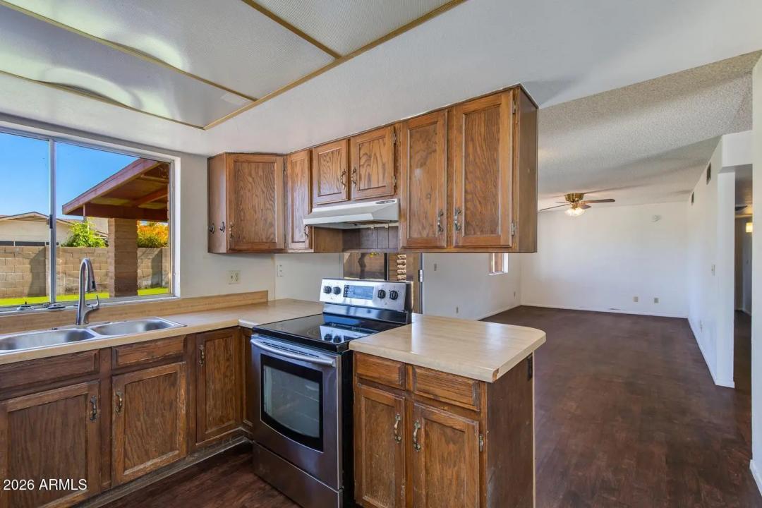 Real Estate Picture 7