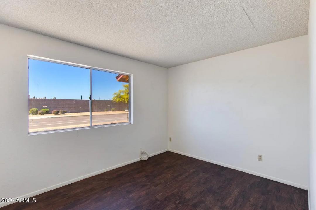 Real Estate Picture 11