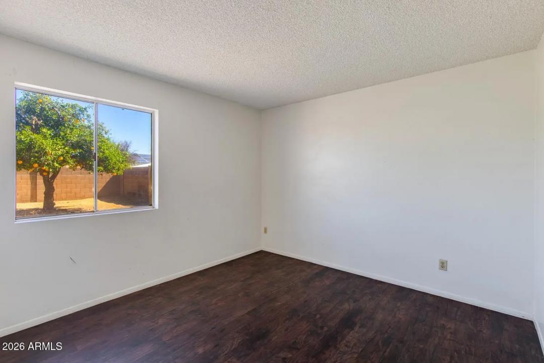 Real Estate Picture 12