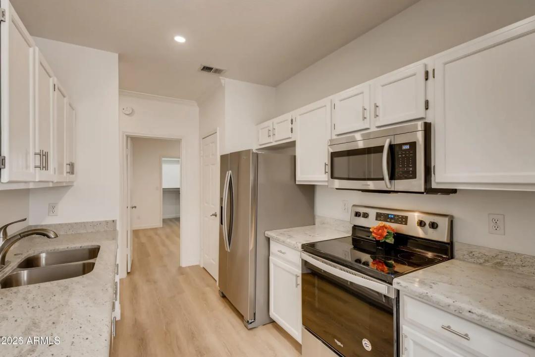 Real Estate Picture 3