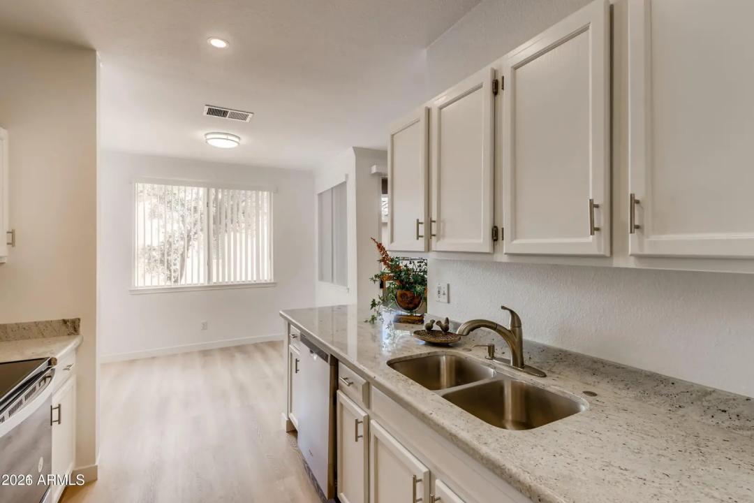 Real Estate Picture 4