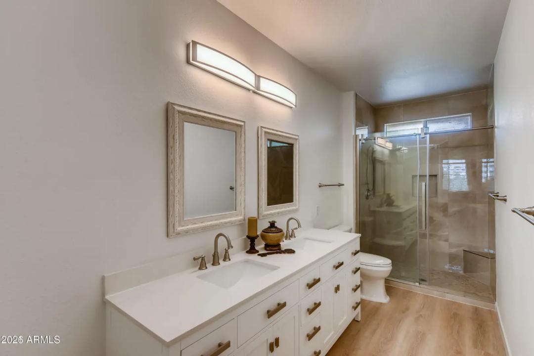 Real Estate Picture 10