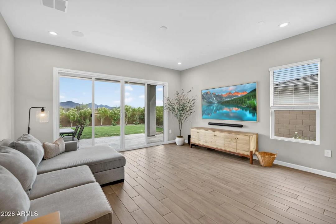 Real Estate Picture 18