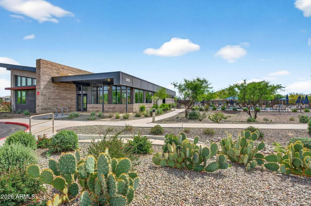 Real Estate Picture 50