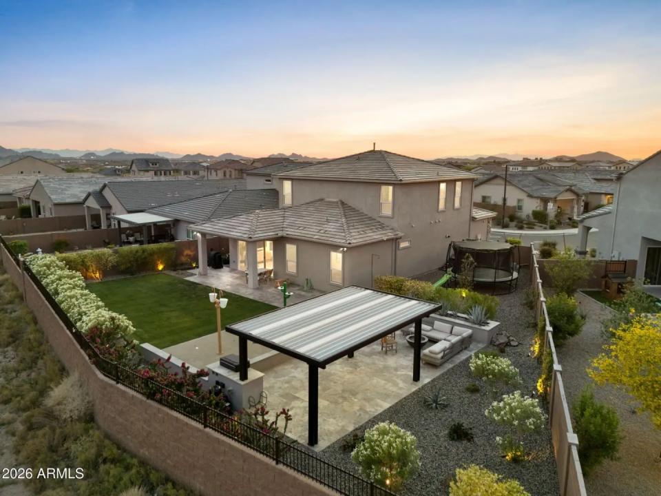 Real Estate Picture 9