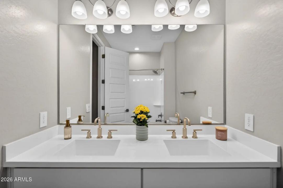 Real Estate Picture 30