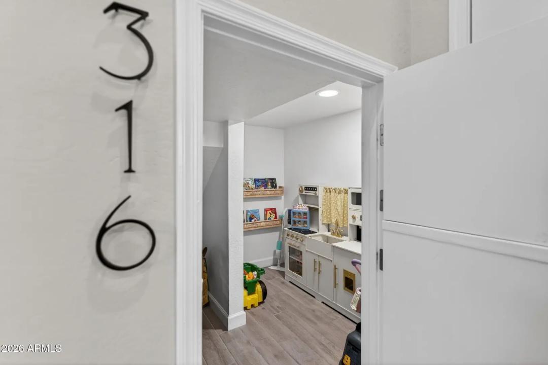 Real Estate Picture 8