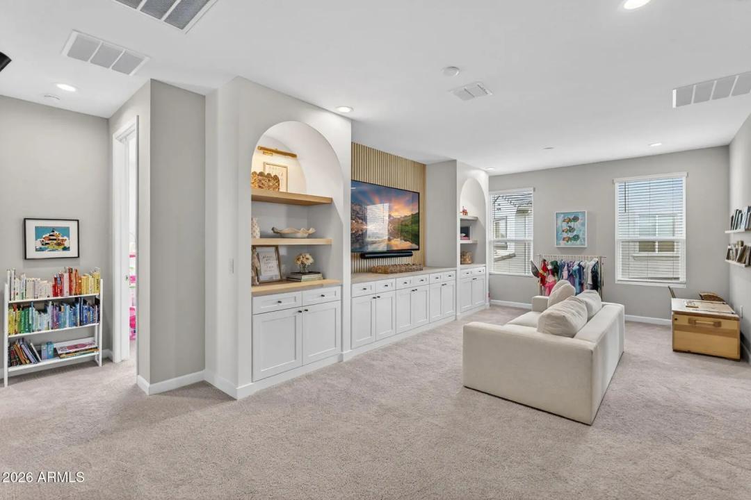 Real Estate Picture 23