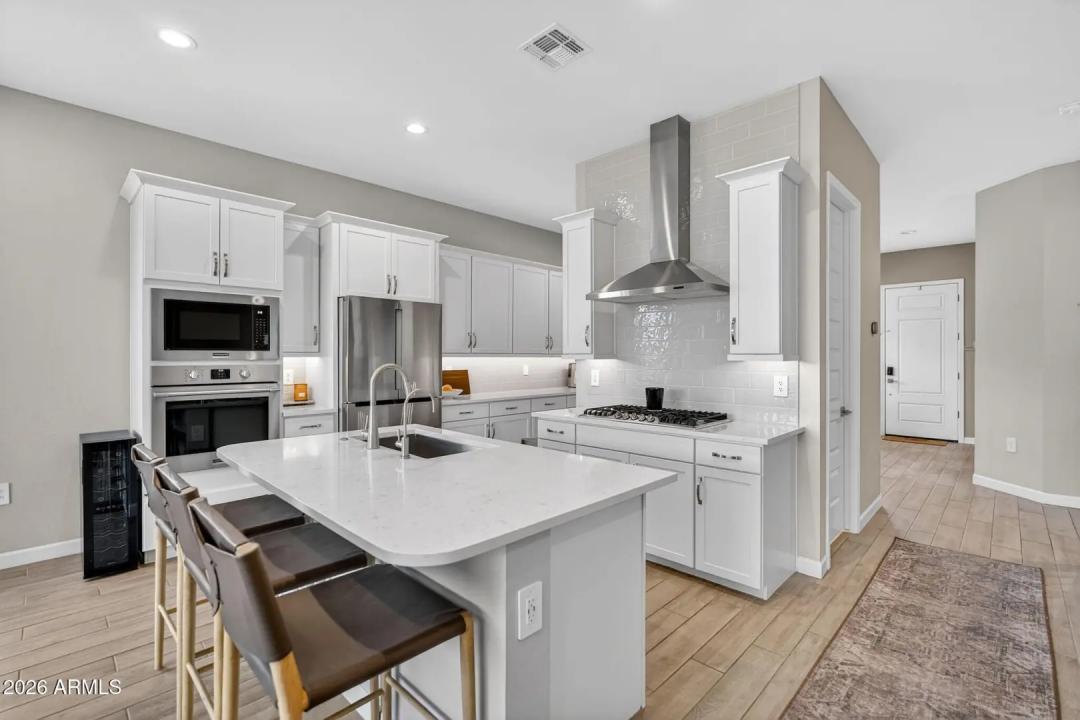 Real Estate Picture 16