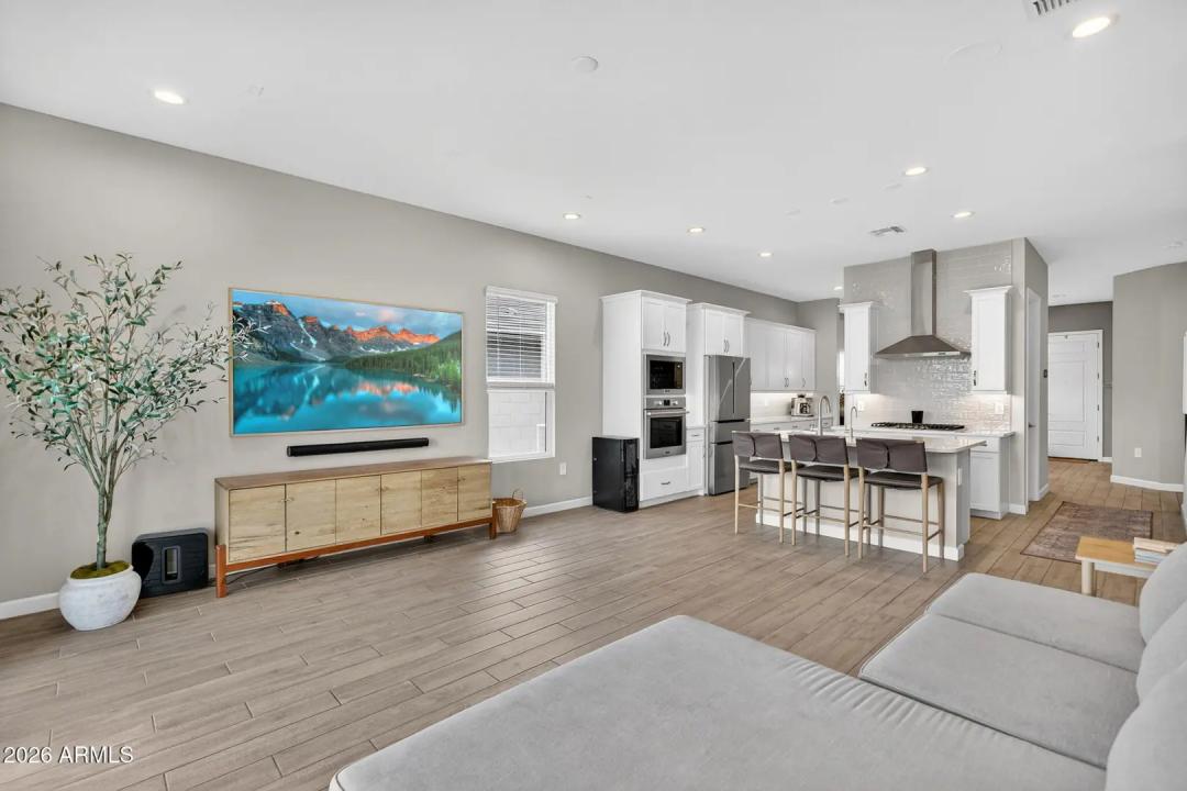 Real Estate Picture 17