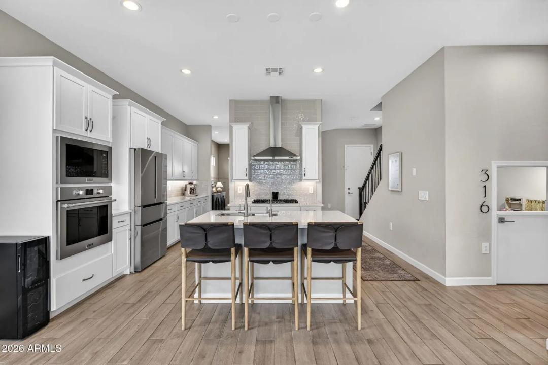 Real Estate Picture 6