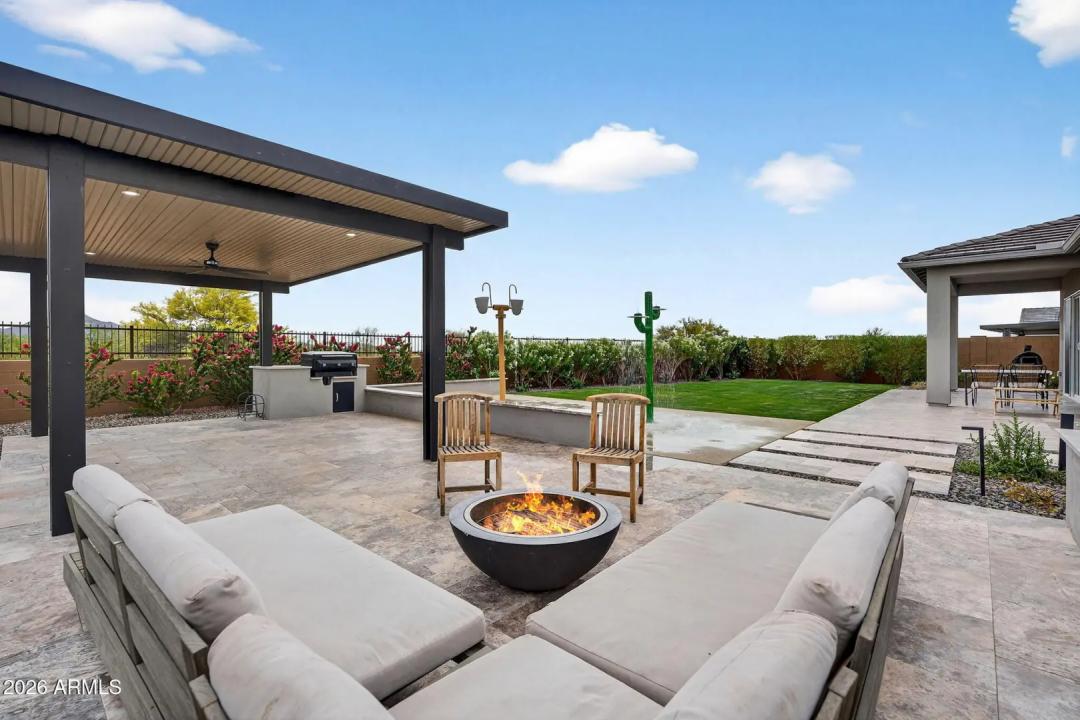 Real Estate Picture 4