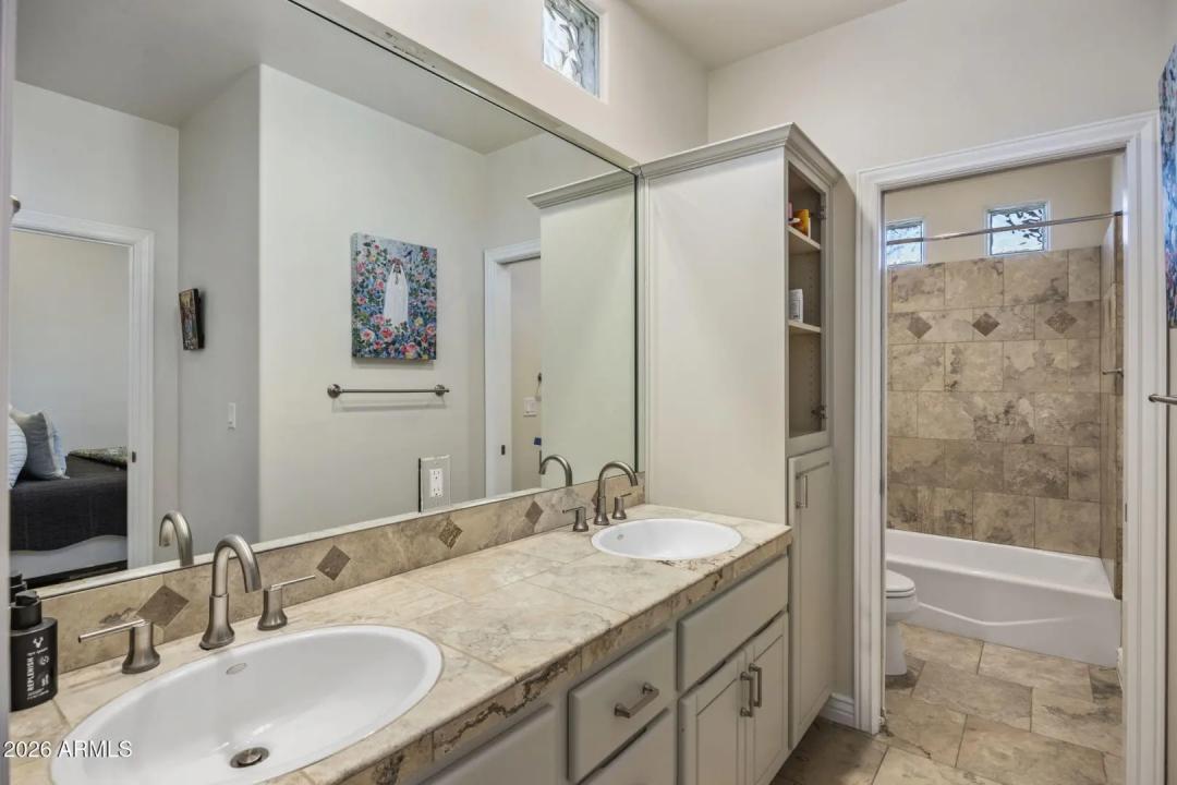 Real Estate Picture 14