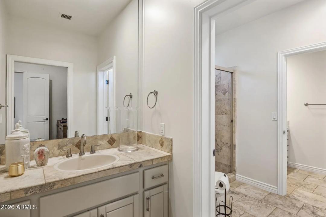 Real Estate Picture 17