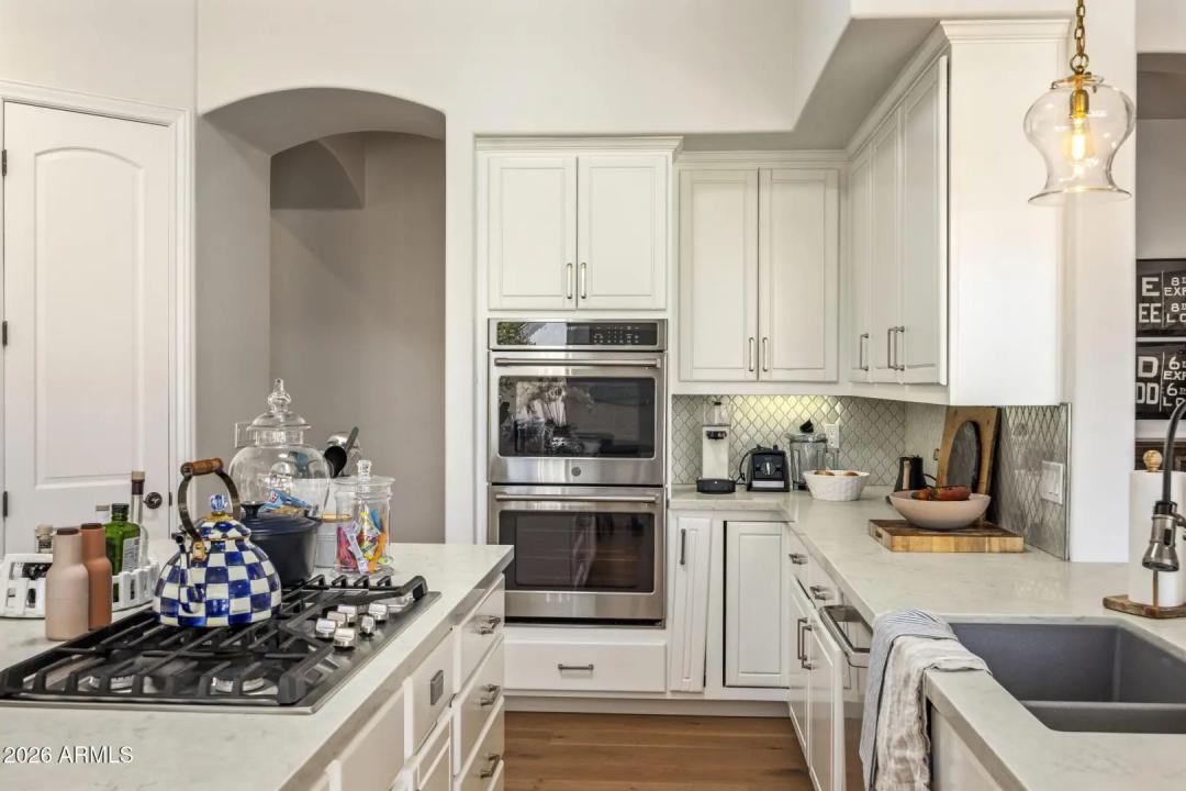 Real Estate Picture 6