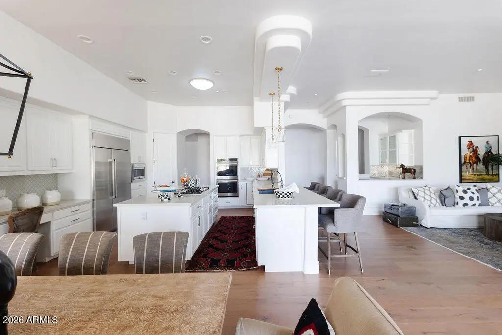 Real Estate Picture 8